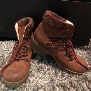 Brown casual boots